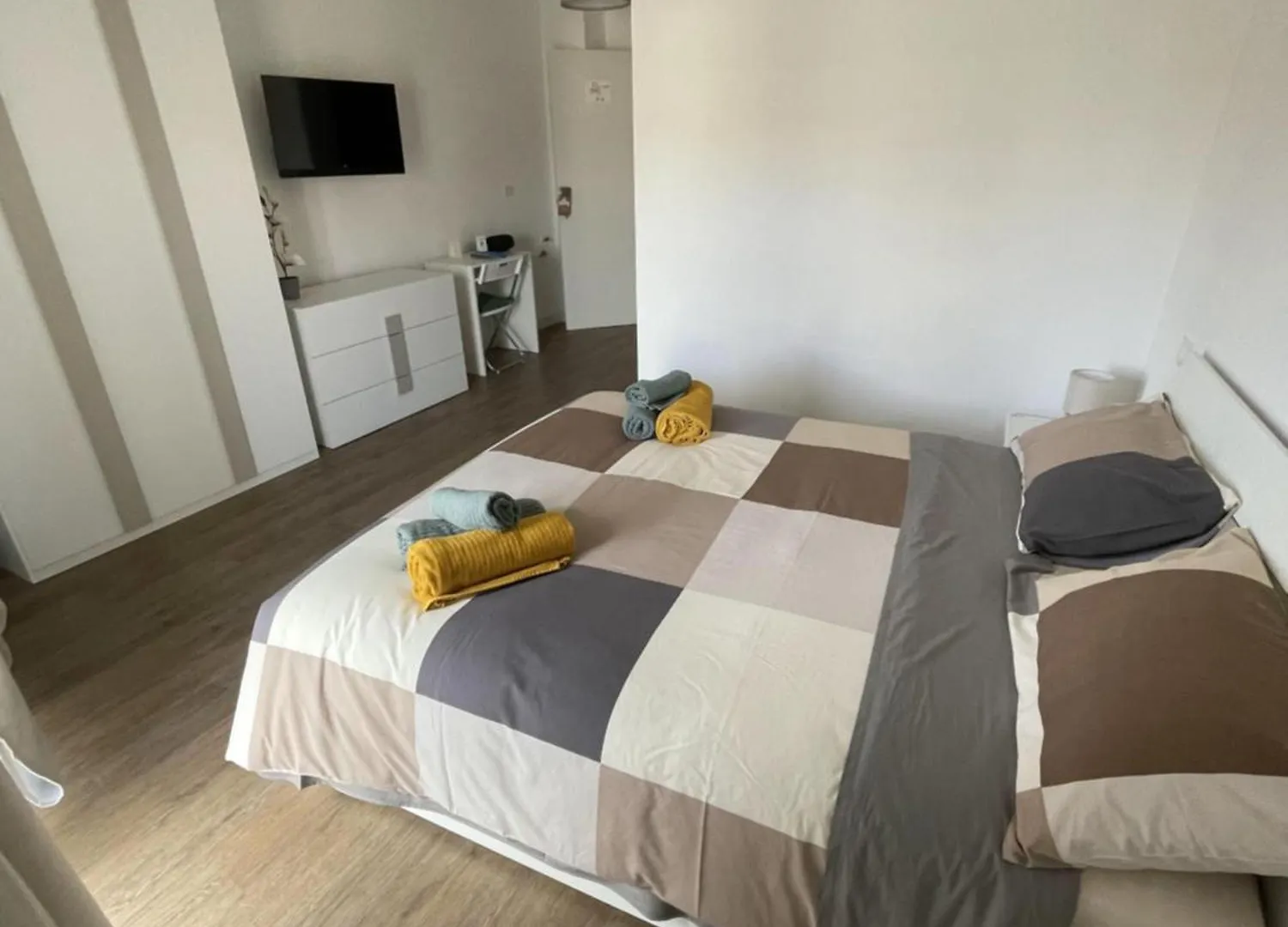 Bed & Breakfast Mama B&B Agira